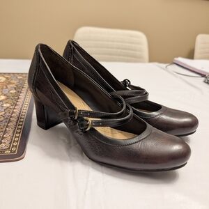 Naturalizer brown leather shoes